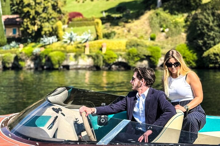 1H - 4H Tour Privado en Barco por el Lago de Como 6 pax