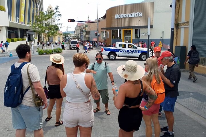 Discover the Best of San Salvador with Dave