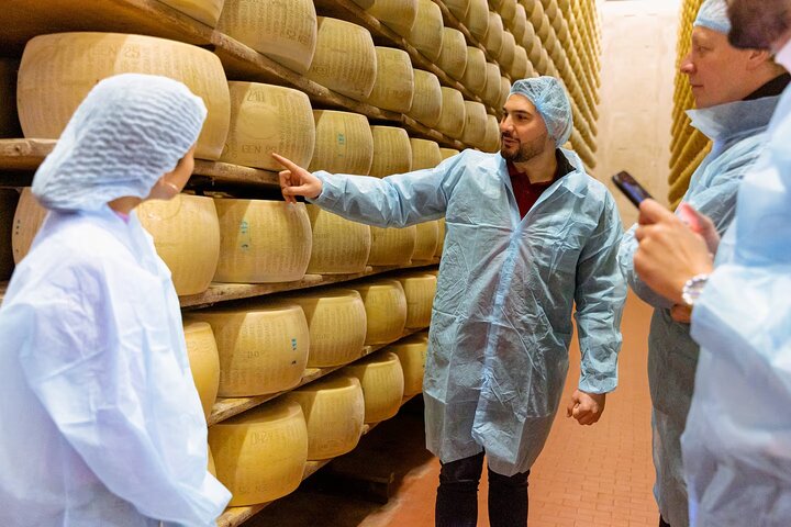 Pequeno grupo Reggio Tour de meio dia de comida e vinho com produtores locais