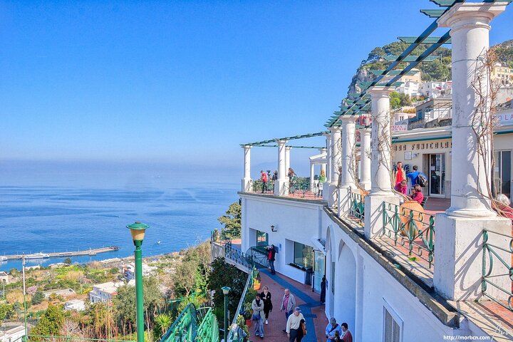 Excursión de un día en grupo pequeño a Capri desde Positano o Praiano