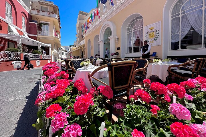 Excursión de un día en grupo pequeño a Capri desde Positano o Praiano