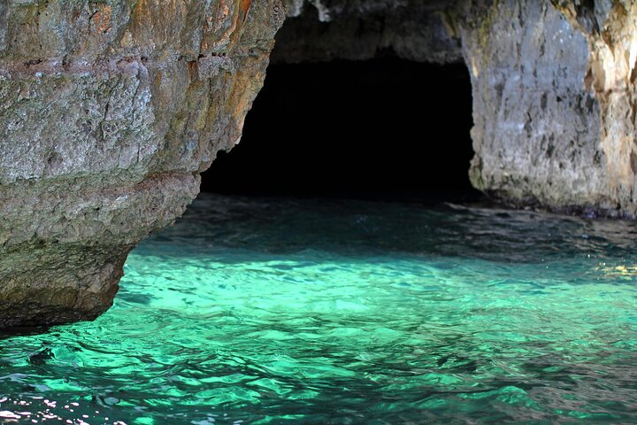 Excursión de un día en grupo pequeño a Capri desde Positano o Praiano