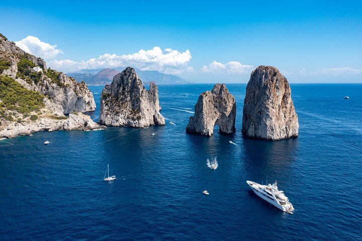 Excursión de un día en grupo pequeño a Capri desde Positano o Praiano