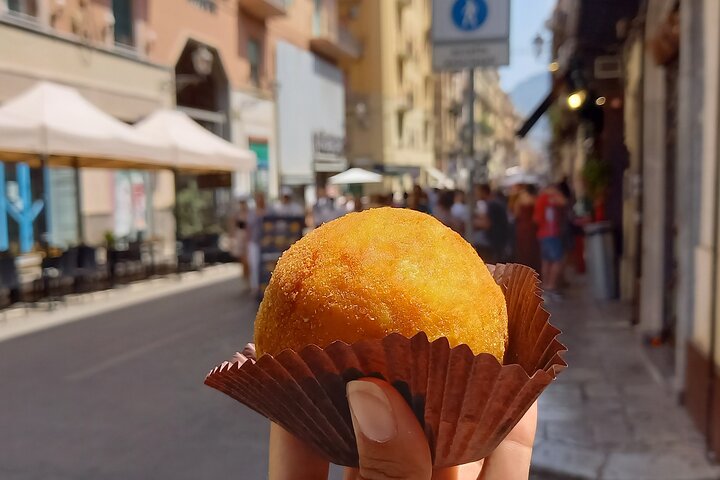 Taormina: Sizilianische Street Food & Wine Tour von Do Eat Better