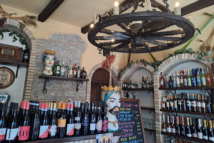 Taormina: Sizilianische Street Food & Wine Tour von Do Eat Better