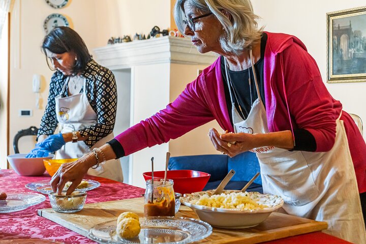 Traditionel sardinsk madlavningskursus i et lokalt hjem i Olbia