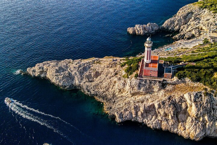 Excursión de un día en grupo pequeño a Capri desde Positano o Praiano