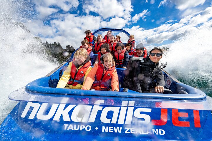 Paseo en jet boat por las cataratas del Huka