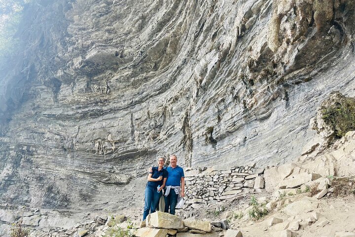 Trekking the White Cliff Ma Pi Long Pass Aventura