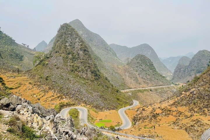 Trekking the White Cliff Ma Pi Long Pass Aventura