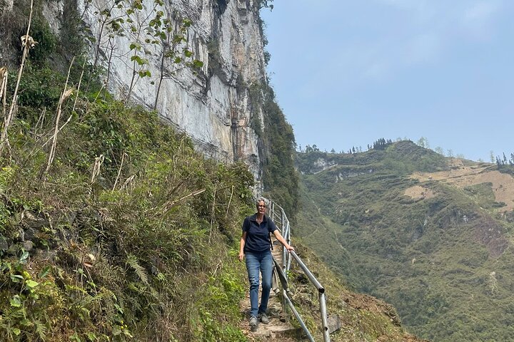 Trekking the White Cliff Ma Pi Long Pass Aventura