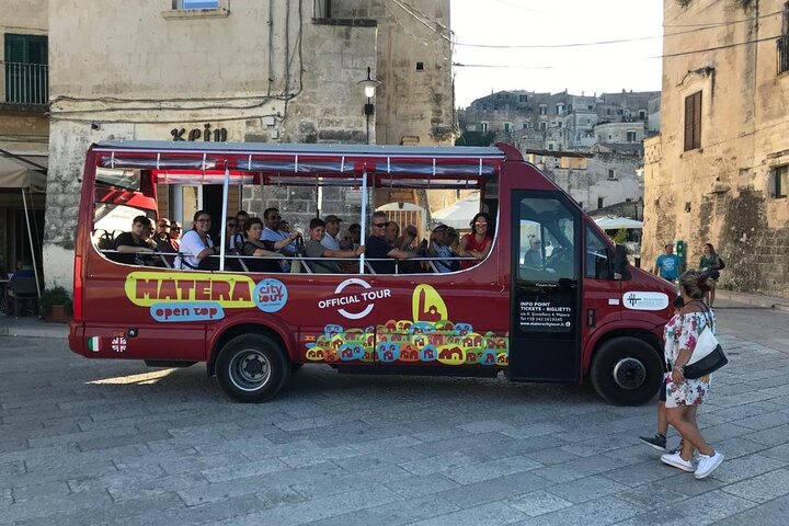 Panoramatour durch die Sassi von Matera im offenen Bus mit Höhlenhaus