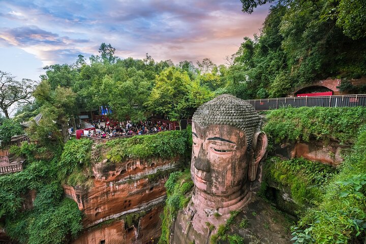Leshan Gigante Buddha e Huanglongxi città antica Tour privato di un giorno