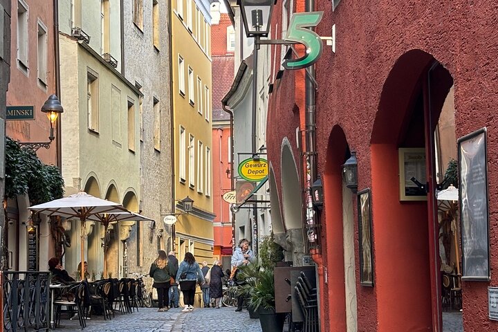Regensburg Private Tour. Personligheter, konst och mat