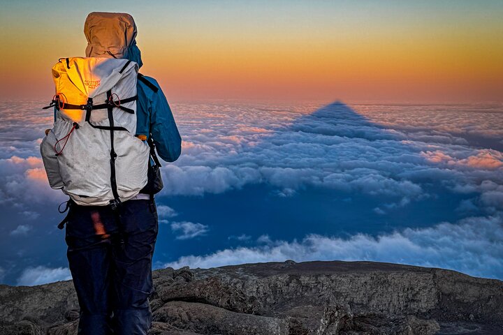 Ascension nocturne du Mont Pico - Atteindre le sommet pour un lever de soleil magique