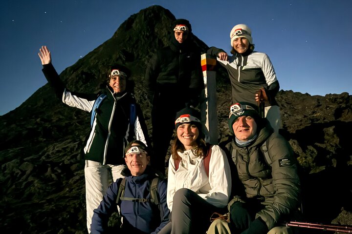 Ascension nocturne du Mont Pico - Atteindre le sommet pour un lever de soleil magique