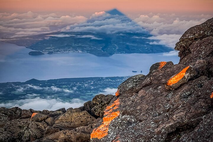 Ascension nocturne du Mont Pico - Atteindre le sommet pour un lever de soleil magique