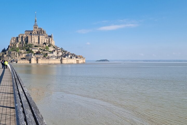 Een begeleide wandeltocht van 2 uur door het dorp Mont Saint Michel.