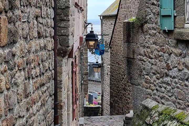 Een begeleide wandeltocht van 2 uur door het dorp Mont Saint Michel.
