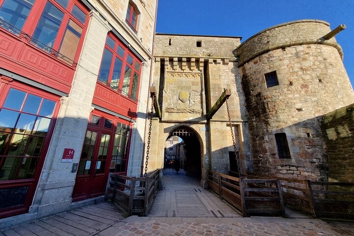 Een begeleide wandeltocht van 2 uur door het dorp Mont Saint Michel.