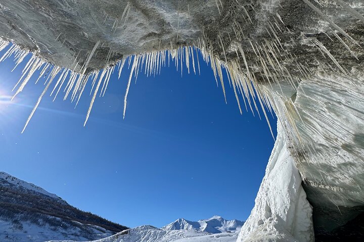Avventura nella Grotta di Ghiaccio del Ghiacciaio Castner da Fairbanks