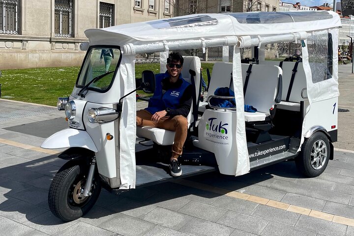 Descubra A Coruña: Passeio Privado de Tuk-Tuk de 1 Hora