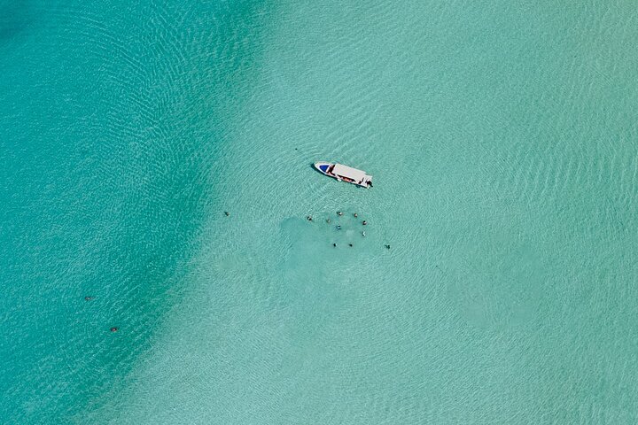 Tour en barco por la laguna de Bacalar con barra libre y aperitivos