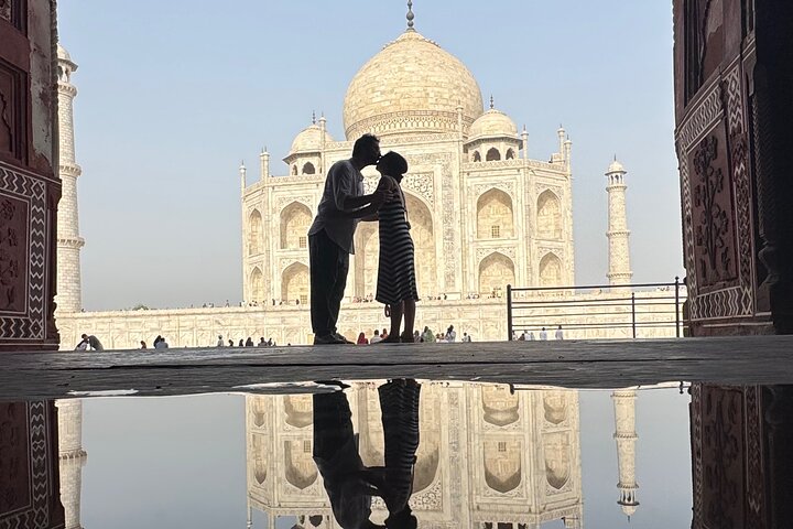Delhi to Taj Mhal, private car and Guide for same day