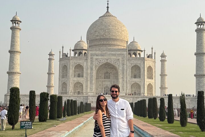 Delhi to Taj Mhal, private car and Guide for same day