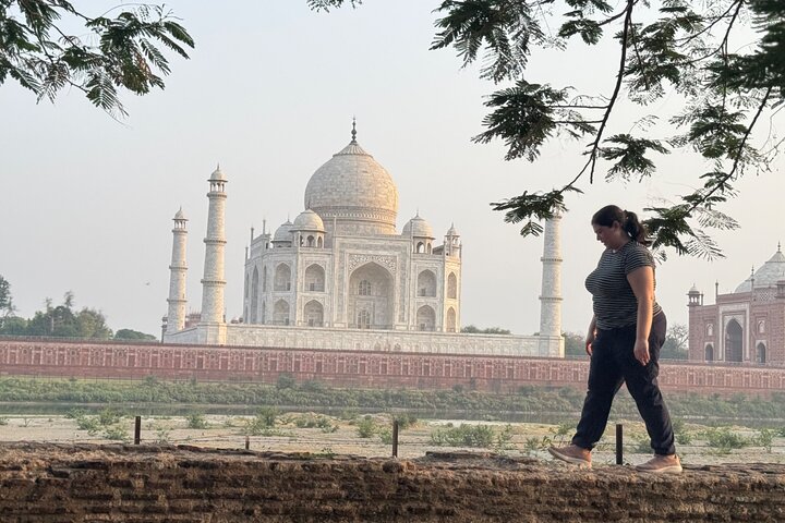 Delhi to Taj Mhal, private car and Guide for same day