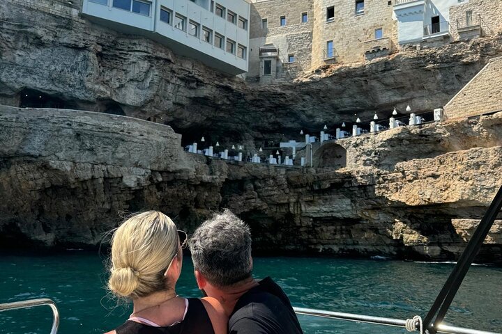 Bådtur fra Monopoli til Polignano-hulerne med aperitif
