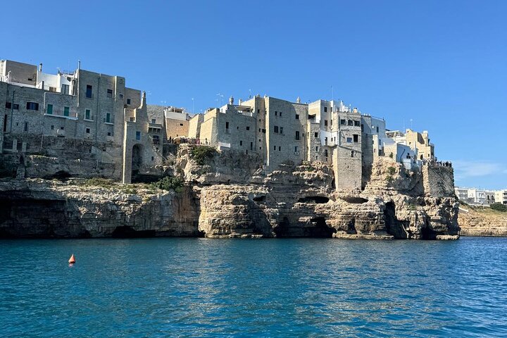 Bådtur fra Monopoli til Polignano-hulerne med aperitif