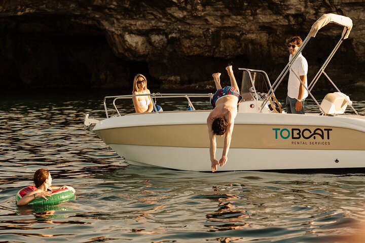 Bådtur fra Monopoli til Polignano-hulerne med aperitif