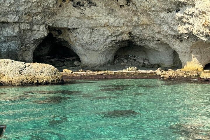 Bådtur fra Monopoli til Polignano-hulerne med aperitif