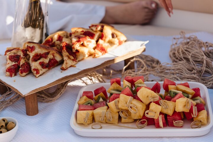 Bådtur fra Monopoli til Polignano-hulerne med aperitif