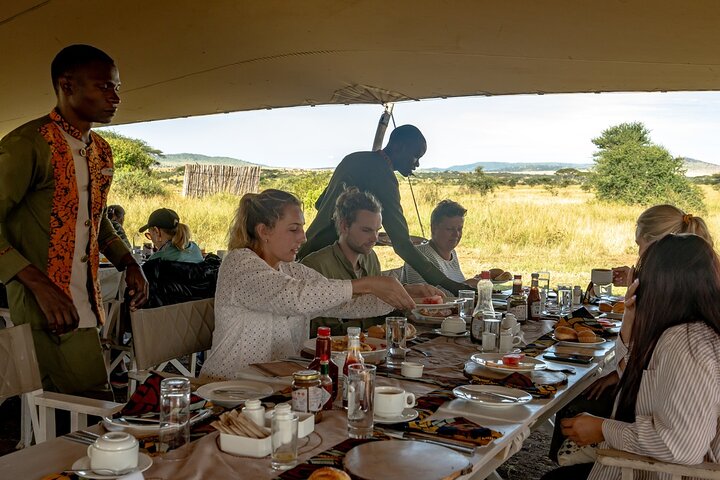 Serengeti varmluftsballongflygning med champagnefrukost