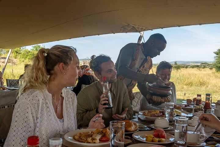 Serengeti varmluftsballongflygning med champagnefrukost