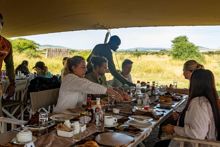 Serengeti varmluftsballongflygning med champagnefrukost