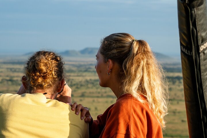 Serengeti varmluftsballongflygning med champagnefrukost