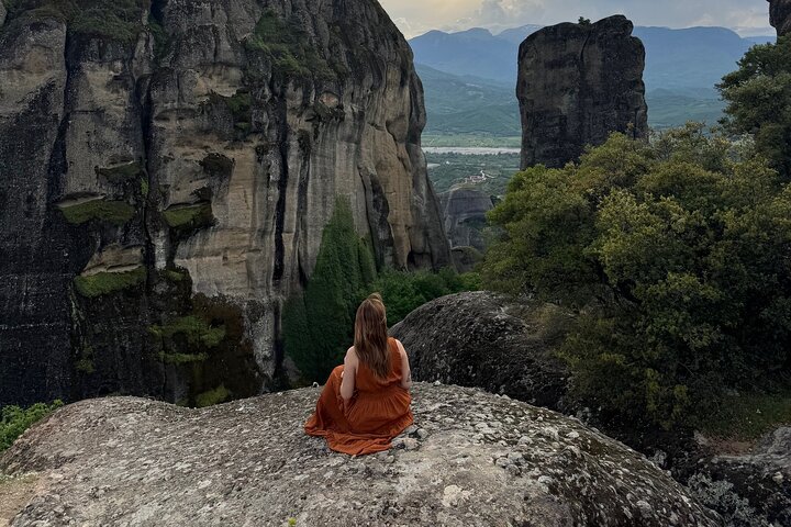 De Atenas: viagem de um dia pela história das cavernas e mosteiros de Meteora de trem