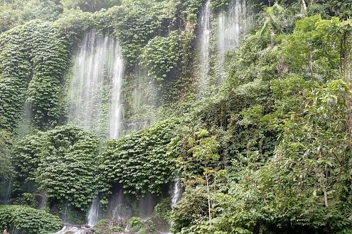 Benang Kelambu & Stokel Cascate e Handweaving Village Tour