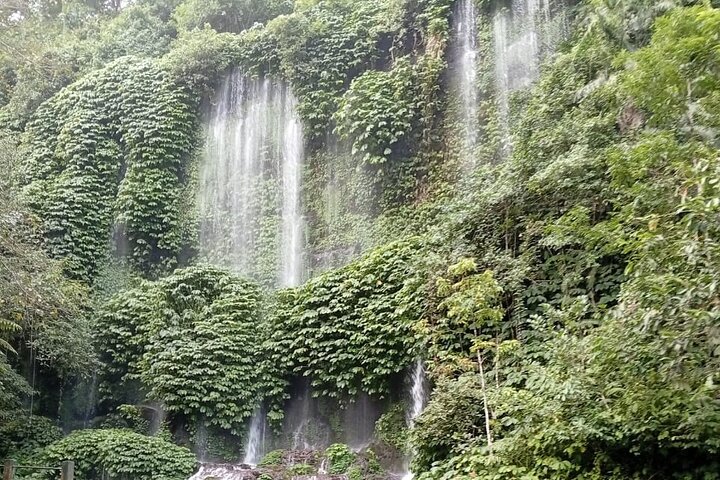 Benang Kelambu & Stokel Cascate e Handweaving Village Tour