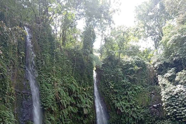Benang Kelambu & Stokel Cascate e Handweaving Village Tour