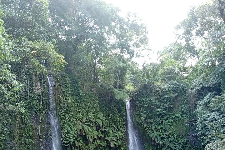 Benang Kelambu & Stokel Cascate e Handweaving Village Tour
