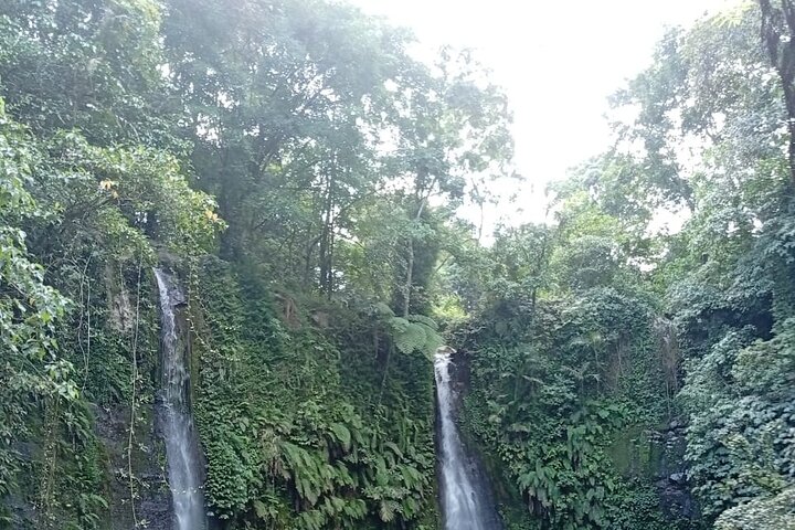Benang Kelambu & Stokel Cascate e Handweaving Village Tour
