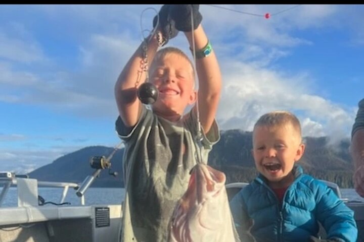 Delade fiskeäventyr i Icy Strait Hoonah Alaska