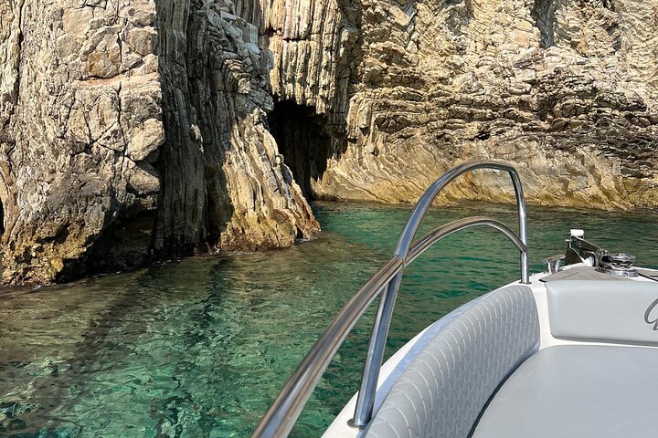Saranda Boat Tour to Kakome,Hidden Cave and Beaches with Snorkell