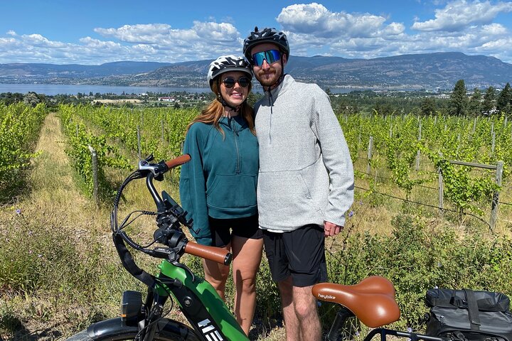 Visite du vin de Kelowna en vélo électrique avec dégustations, déjeuner et vue sur l'Okanagan