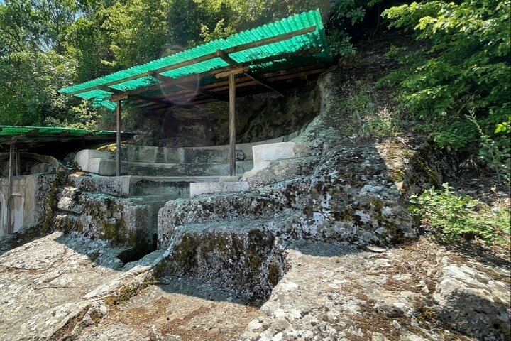 Tour del Patrimonio de la UNESCO: Antiguo Lin y Tumbas Reales de Selca