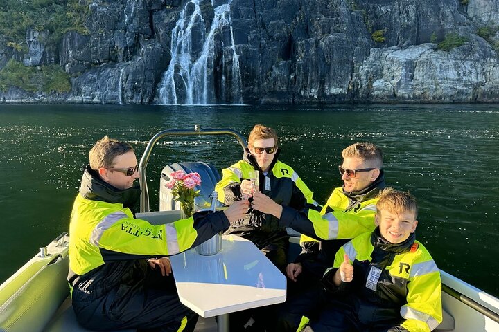 Restauranter i nærheden af Lysefjord Safari on Speedboat